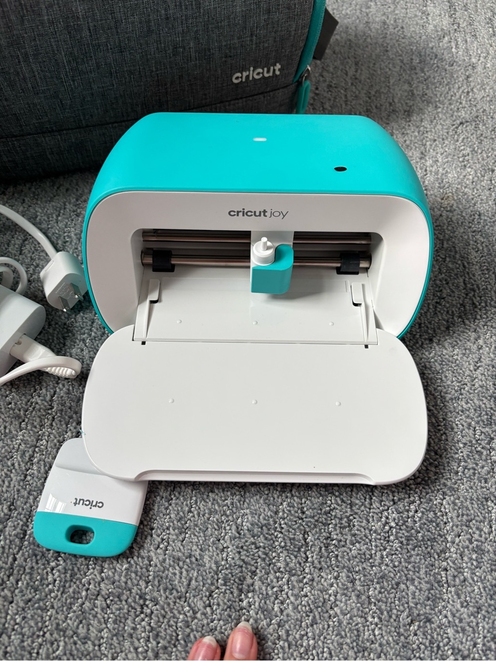 Cricut Joy Compact Cutting Machine in Teal with Matching Tools - Picture 2 of 15